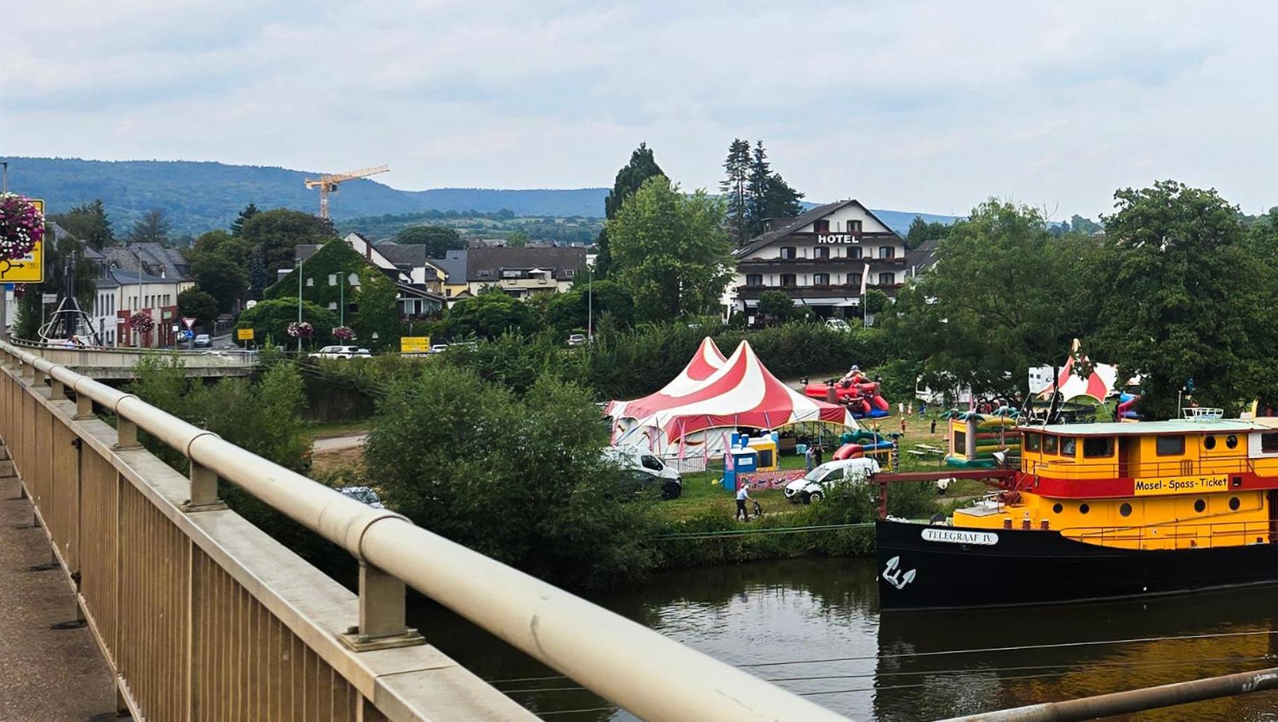 Hotel Zur Moselbruecke シュヴァイヒ エクステリア 写真